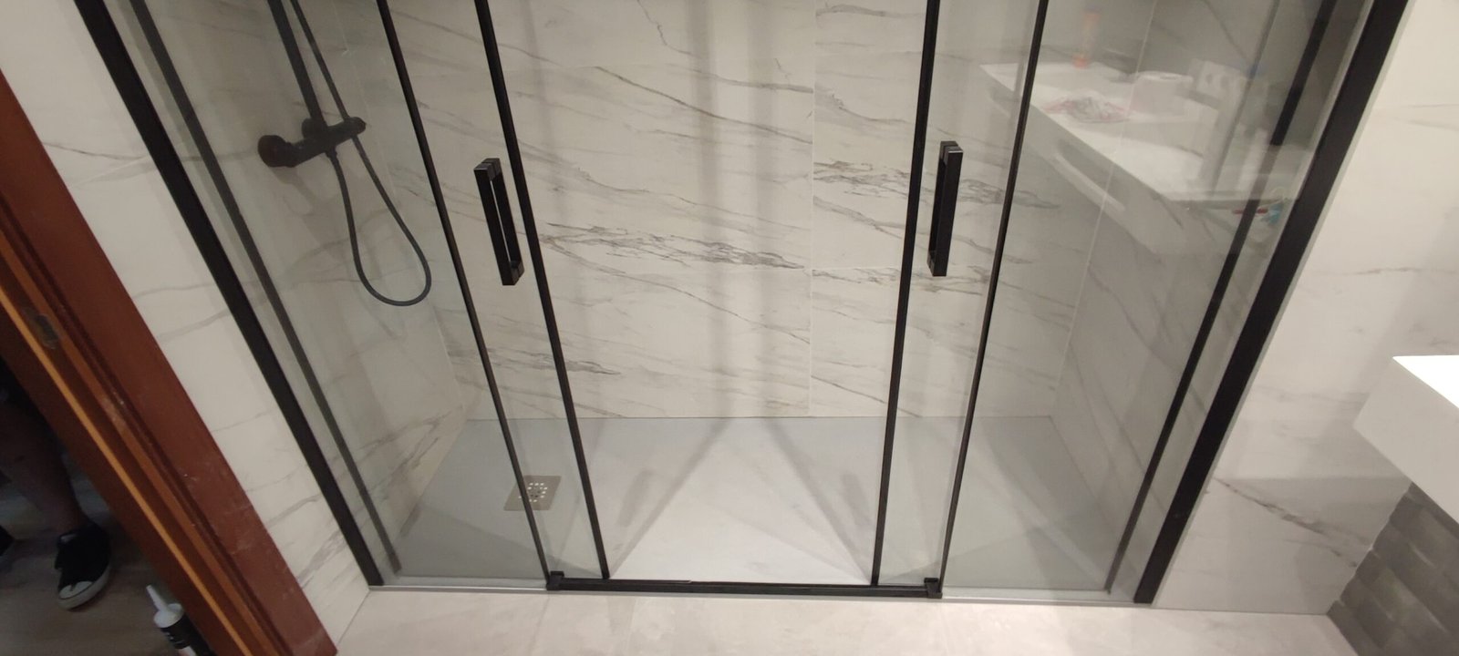 Alicatado y fontanería de baño